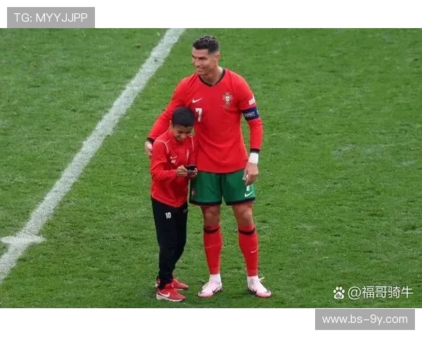 足球带来的欢乐与激情：赛场上的拼搏与球迷心中的梦想